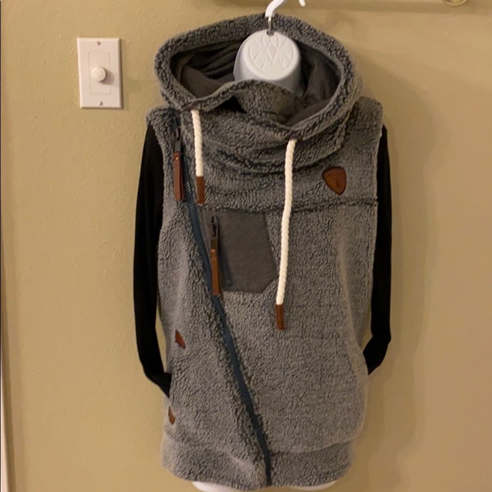 *Wanakome*   Sherpa Kira soft beautiful lined vest
